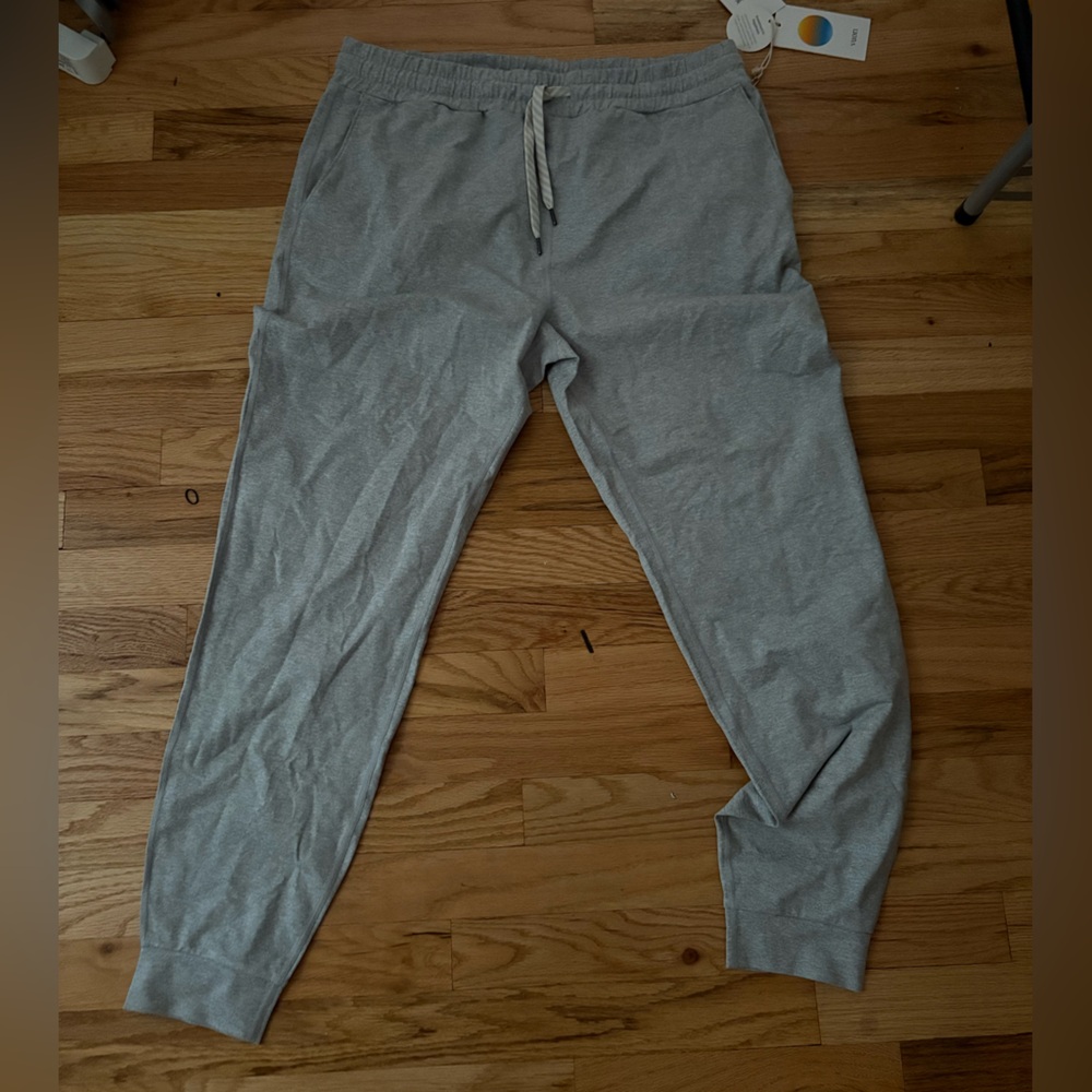 Vuori Gray Women’s Jogger Pants